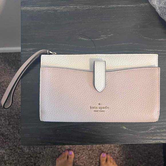 kate spade Handbags - Kate Spade Wristlet